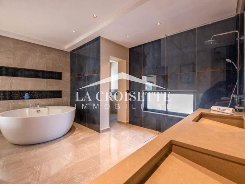 Villa S+5 avec piscine à Gammarth